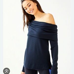 Onyx Black Belinda pullover size small